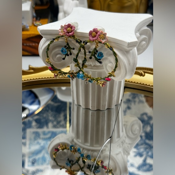 🆕 LES NEREIDES 🧿 NIB Rose D'Orient Large Hoops with Flowers, Berries & Bees - Picture 14 of 15
